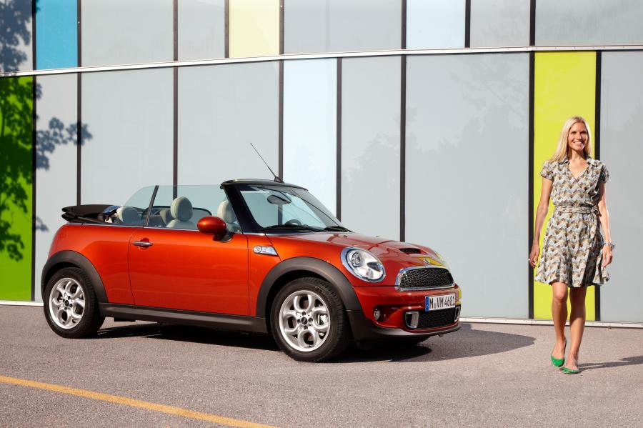  Mini Cooper S Cabrio 2011 года  (фото 13 из 19)